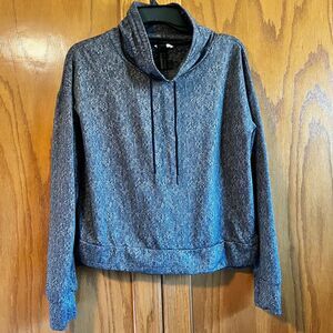 Mondetta M luxury performance crop‎ sweatshirt EUC